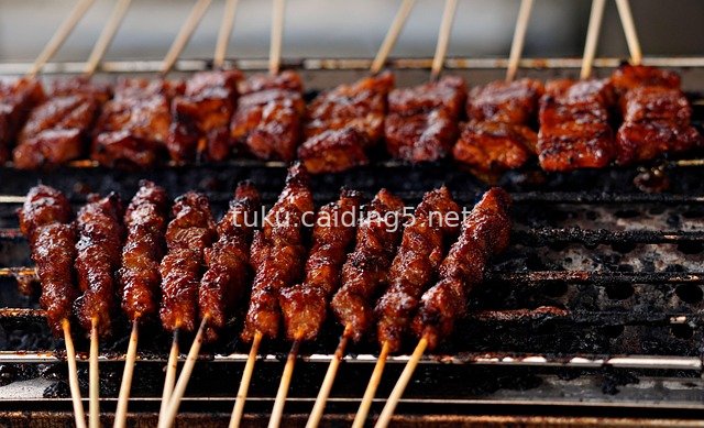 Charcoal-Grilled Satay Skewers – Traditional Tasty Grilled Snack