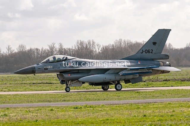 Dutch F-16 Fighter Jet Taxiing on Runway | Military Aviation Footage