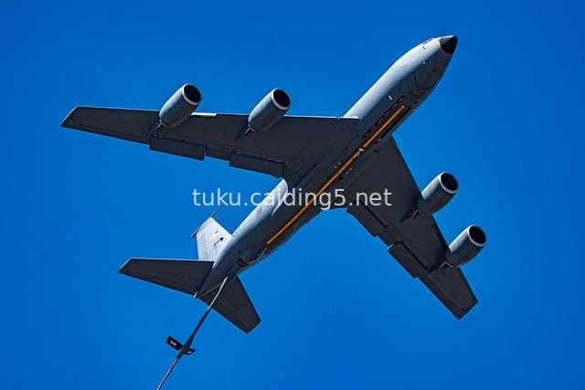 Military Tanker Flying in Blue Sky | High-Resolution Airshow Aircraft Material