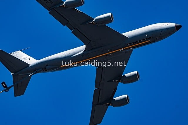 HD Airshow Material: Military Transport Aircraft Flying in Blue Sky