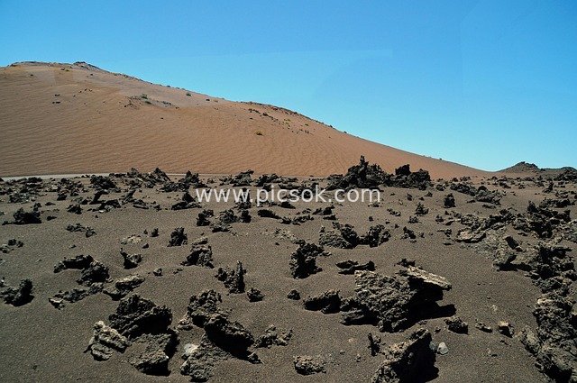 火山沙漠熔岩黑石 干旱荒漠自然景观