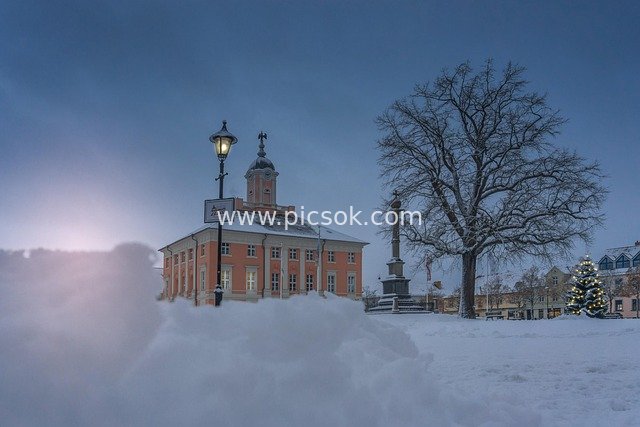 特姆林冬季广场 市政厅雪景冬日小镇风光
