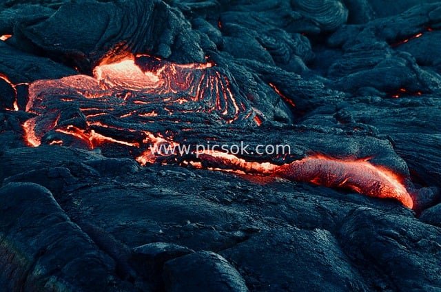 炽热岩浆流动 黑色熔岩地貌震撼壁纸