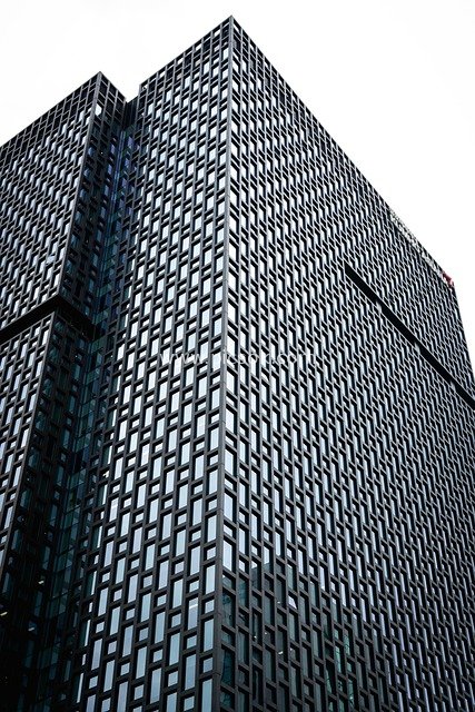 Modern Office Building in Seoul: Exterior of Urban Commercial Skyscraper