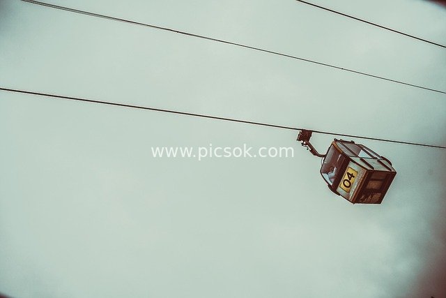 伊朗德黑兰缆车 天空下的旅行交通景观