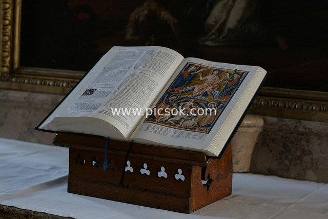 教堂祭坛圣经 宗教艺术与虔诚礼拜场景