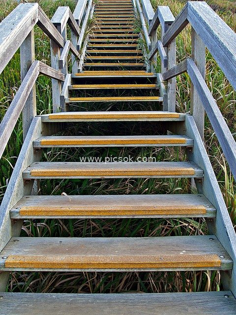 户外木质上升楼梯 防滑踏板步道 励志向上