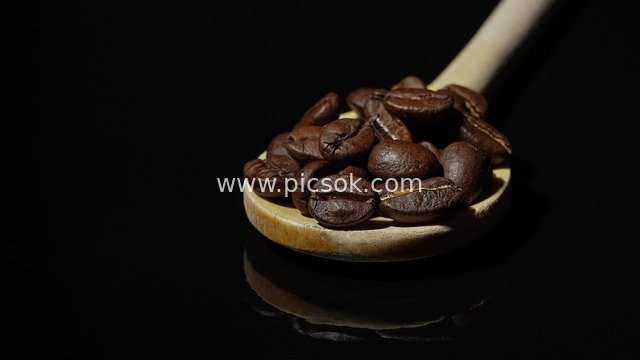 木勺盛烘焙咖啡豆 黑底咖啡素材高清图