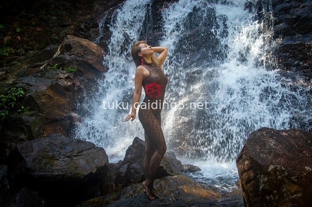 Vacation Photoshoot of Leopard-Print Model by Sri Lanka Waterfall