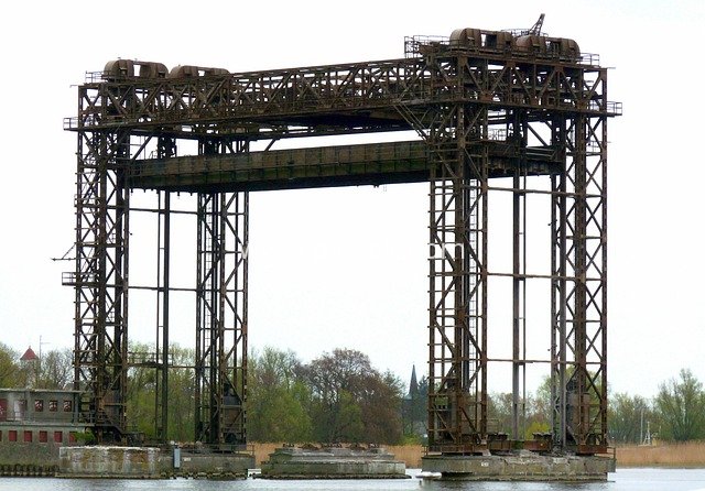 德国乌瑟多姆岛佩内斯特罗姆河升降桥