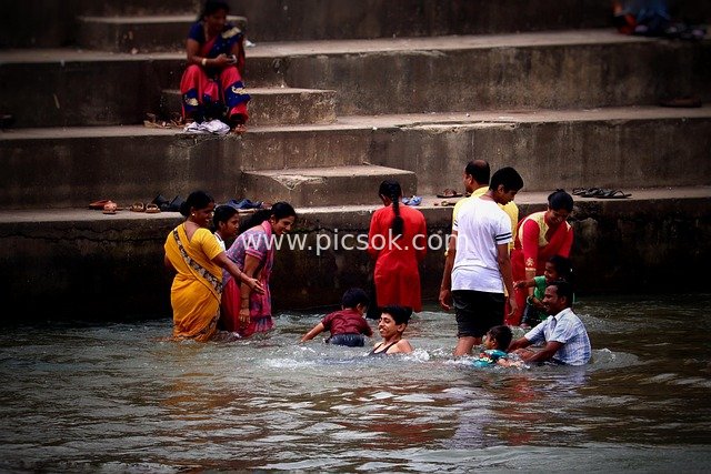 Snapshot of Religious Bathing Culture by India's Sacred Kaveri River