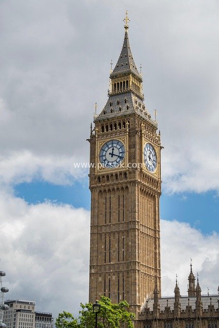 London Big Ben: A Classic Bell Tower and Tourist Landmark in the UK