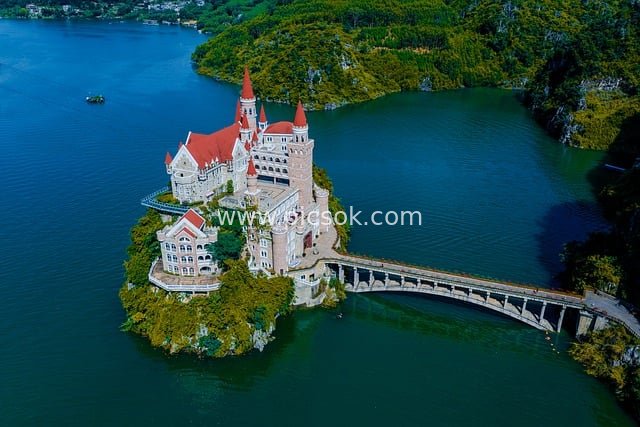 航拍水上城堡 湖光山色童话建筑美景