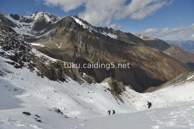 卡瓦格博雪山徒步 壮丽雪景户外探险
