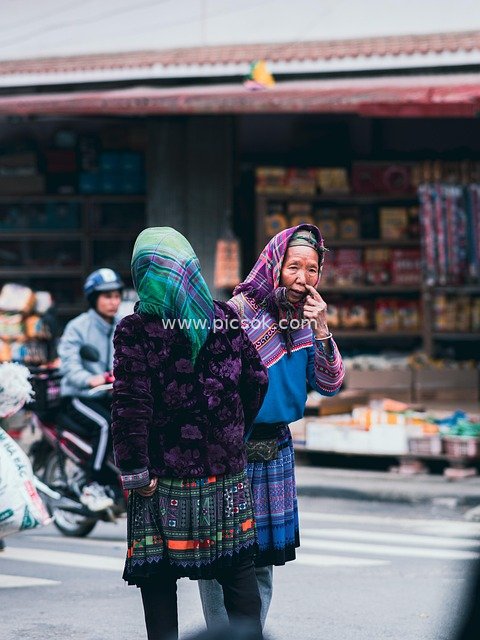 越南老街北河市场 传统服饰女性生活瞬间