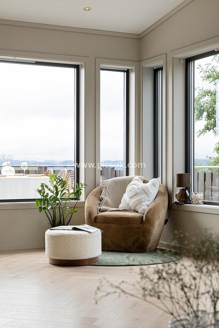 Scandinavian Light Luxury Living Room with Floor-to-Ceiling Window View & Comfortable Home Design