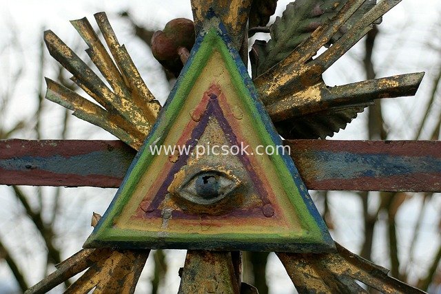 All-Seeing Eye (Eye of Providence) Retro Masonic Triangle Decoration