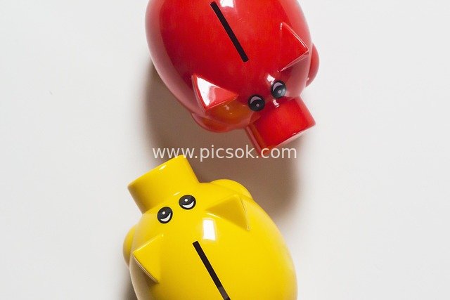 Adorable Red & Yellow Piggy Banks: Perfect Helper for Family Savings and Financial Management