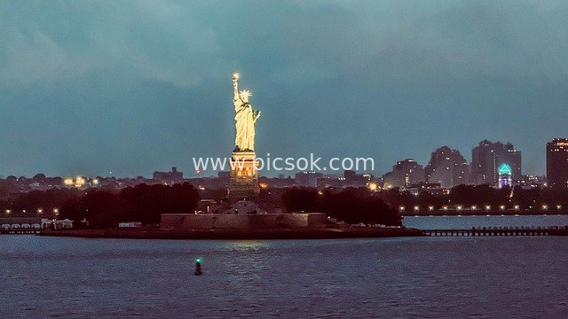 纽约自由女神像夜景 美国地标旅行摄影