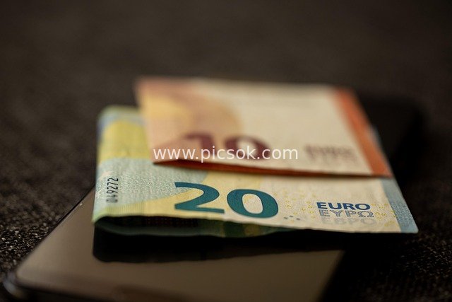 20 Euro Banknote and Smartphone – Financial Cash & Wealth Scene