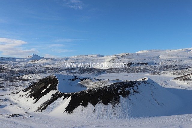 冰岛冬季火山雪景 冰雪覆盖的火山地貌