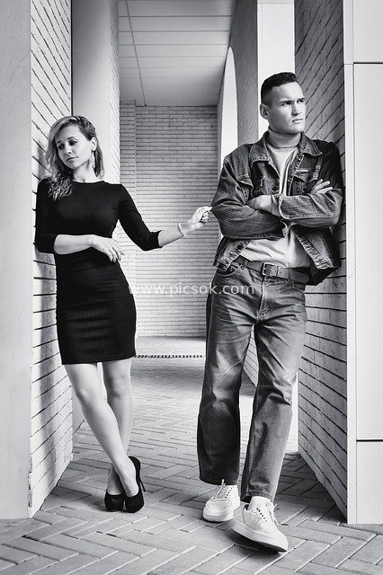 Black and White Street Snap of a Couple: Emotional Moment of Reconciliation After a Quarrel