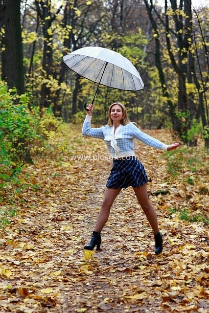 Beautiful Woman in Plaid Outfit Posing with Umbrella in Autumn Park – Fashionable Fall Style & Legs