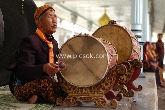 印尼爪哇传统甘美兰音乐演奏场景
