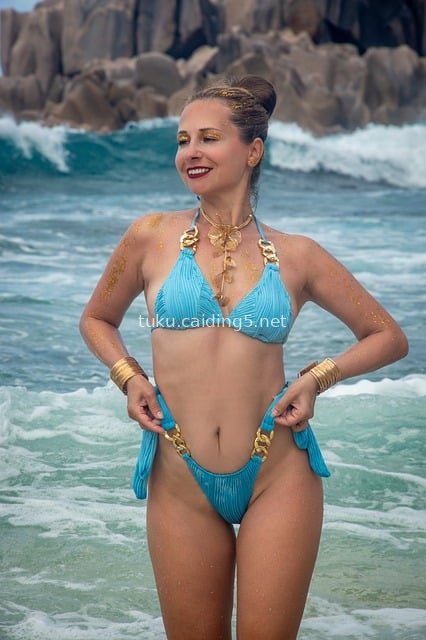 塞舌尔热带海滩时尚比基尼美女写真