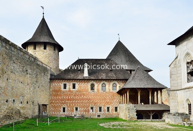 Medieval Castle Courtyard – Historic Architectural Heritage Landscape