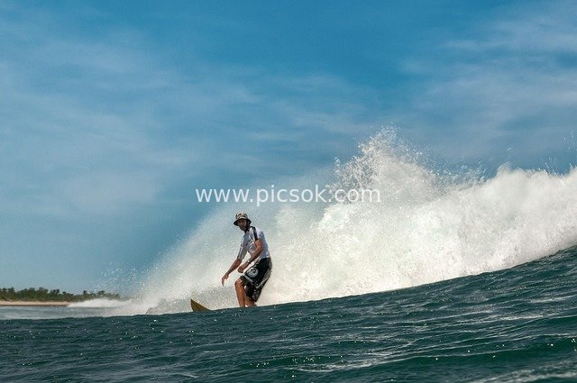 印尼西爪哇冲浪者乘风破浪精彩瞬间