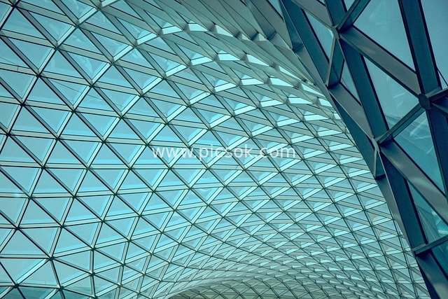 Modern Airport Ceiling: Architectural Aesthetic Design with Geometric Lines