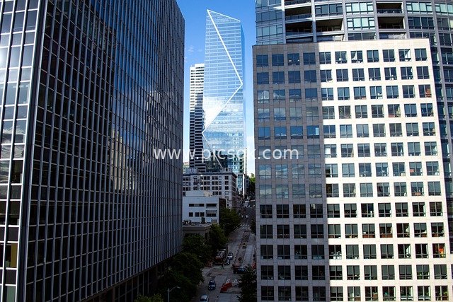 Seattle's F5 Tower: Modern Glass Skyscraper and Urban Skyline