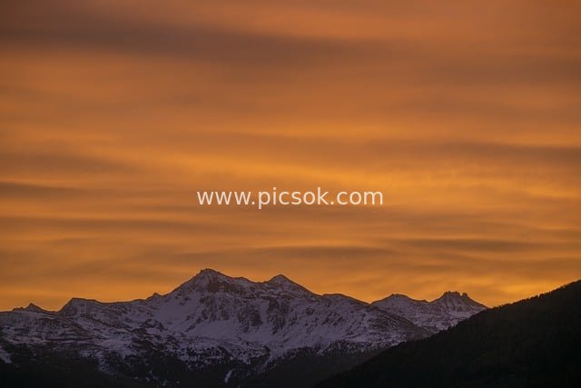 瑞士瓦莱州 雪山日落橙色天空壮丽景观