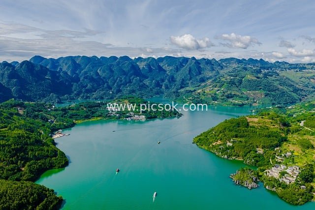 航拍碧绿湖泊山水 夏日湖光山色自然美景
