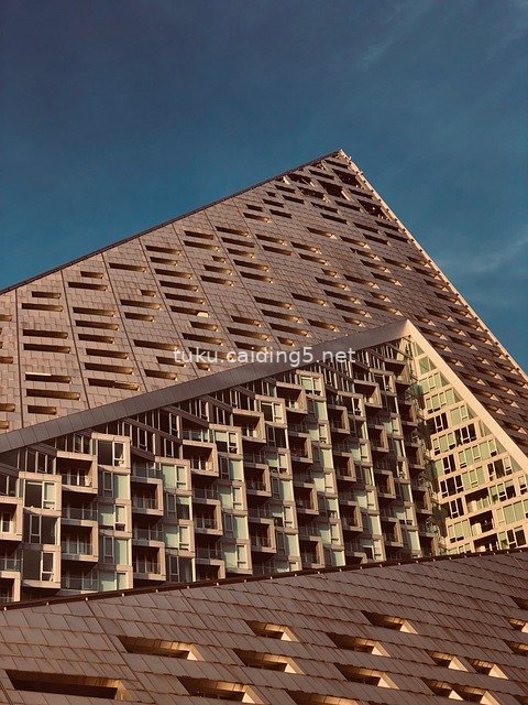 Modern Landmark in Manhattan, New York | Blue Sky Urban Skyline