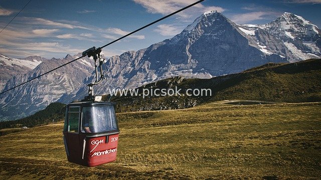 瑞士格林德瓦尔德缆车与艾格峰景观