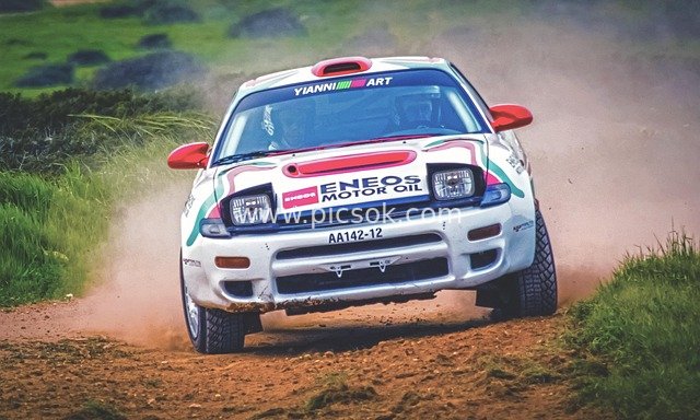 尘土飞扬的拉力赛车 速度与激情越野竞赛