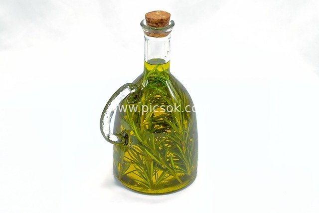 迷迭香浸泡橄榄油瓶 健康芳香草本油素材