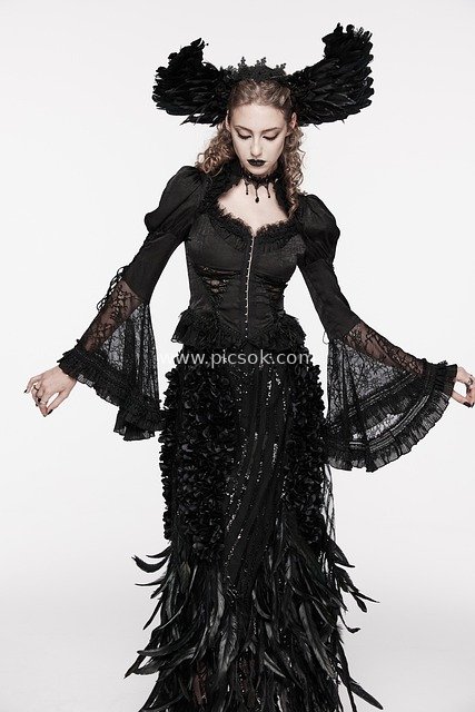 Dark Gothic Victorian Gown Witch Style Fashion Outfit