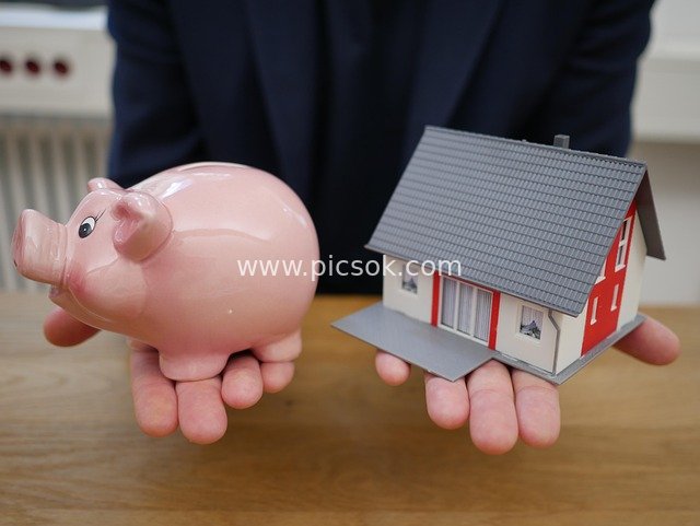 Savings for Home Purchase: The Financial Meaning Behind Piggy Banks and House Models