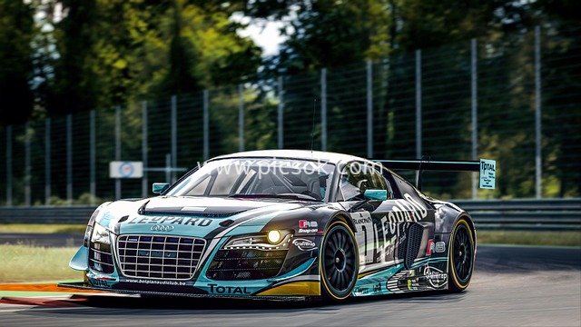 奥迪R8赛车赛道疾驰 动感赛车场景素材