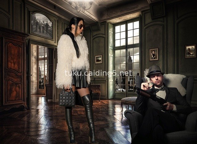 复古奢华房间中的时尚黑帮情侣与枪械场景