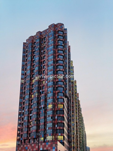 Modern High-rise Residential Building at Dusk - Urban Skyscraper Architecture