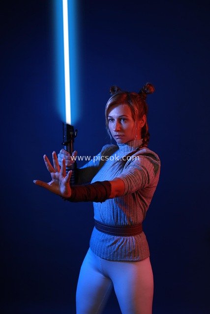 Star Wars Cosplay: Female Jedi Knight in Battle Stance with Lightsaber