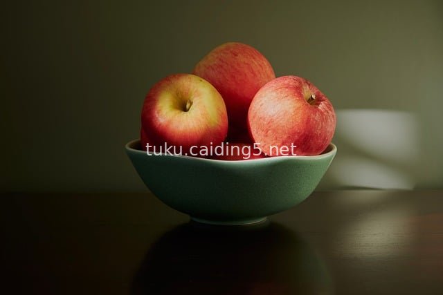 青碗里的新鲜红苹果 静物光影美食摄影