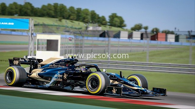 黑色金饰F1赛车赛道疾驰 速度竞技场景