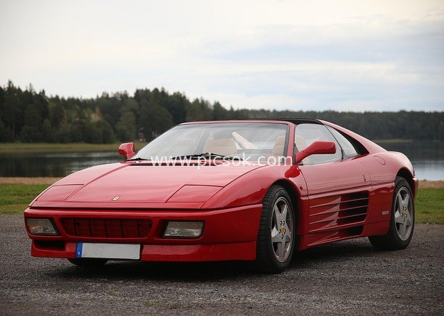 红色法拉利复古跑车 湖边经典豪车写真