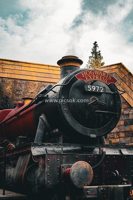 Hogwarts Express: Harry Potter-themed Steam Train
