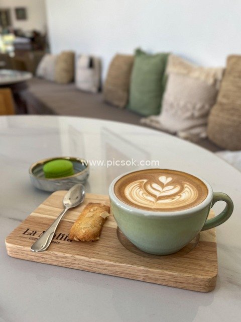 Latte Art & Exquisite Desserts in a Café